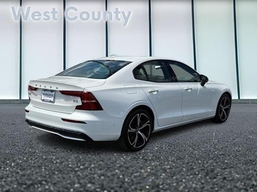 2025 Volvo S60 B5 Plus