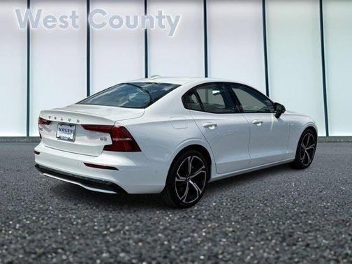 2025 Volvo S60 B5 Plus