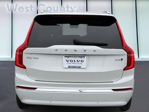 2023 Volvo XC90 B5 Plus