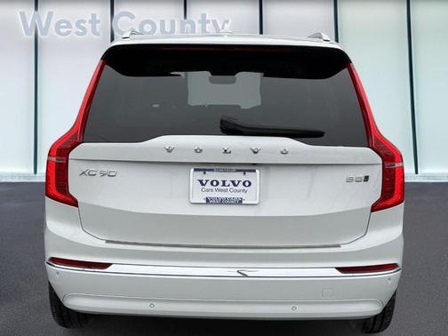 2023 Volvo XC90 B5 Plus