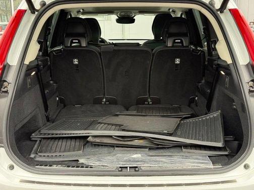 2023 Volvo XC90 B5 Plus