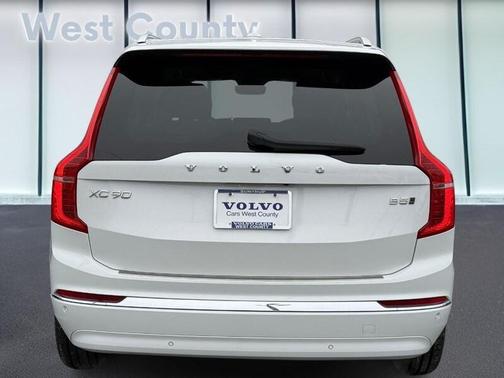 2023 Volvo XC90 B5 Plus