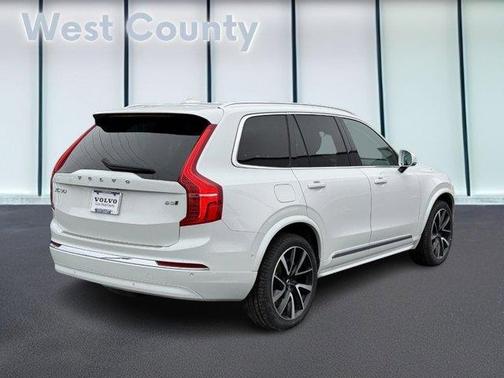 2023 Volvo XC90 B5 Plus