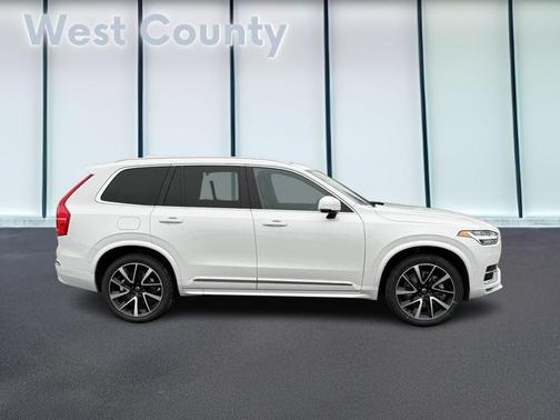 2023 Volvo XC90 B5 Plus