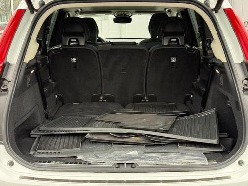 2023 Volvo XC90 B5 Plus