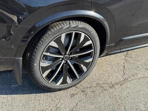 2026 Volvo XC90 B6 AWD Ultra Dark Theme 7-Seater