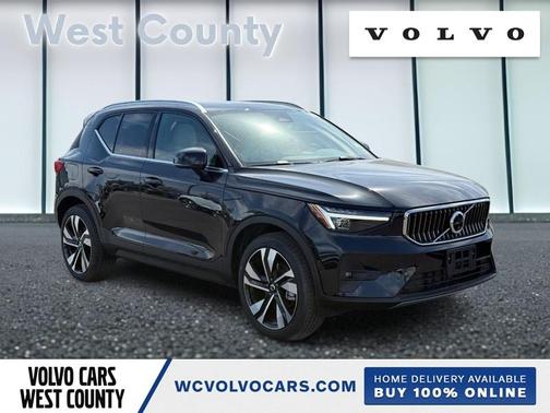 2025 Volvo XC40 B5 Plus Bright Theme