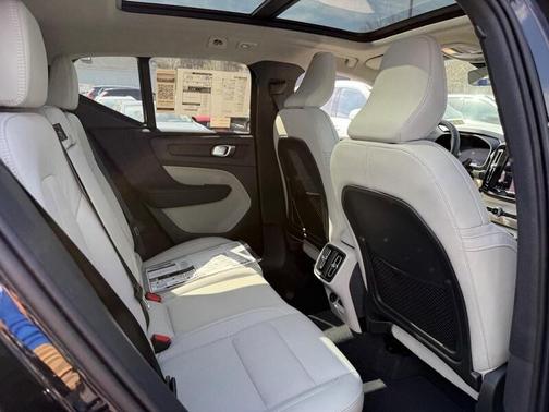 2025 Volvo XC40 B5 Plus Bright Theme