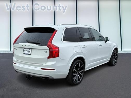 2021 Volvo XC90 T6 Momentum 7 Passenger