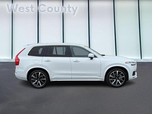 2021 Volvo XC90 T6 Momentum 7 Passenger