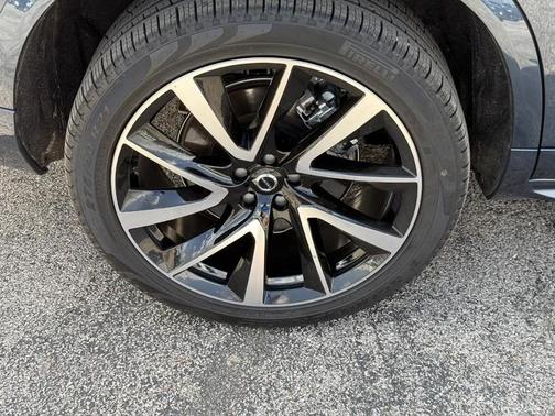 2025 Volvo XC90 B6 AWD Plus 7-Seater