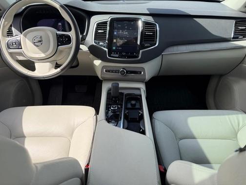 2025 Volvo XC90 B6 AWD Plus 7-Seater