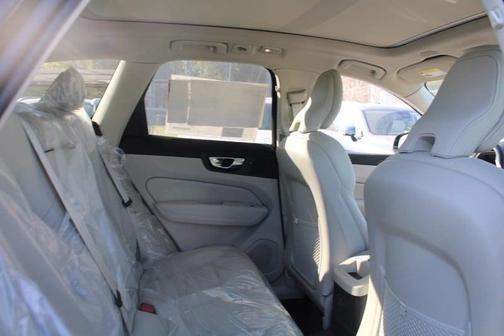 2025 Volvo XC60 Plug-In Hybrid T8 AWD Plus