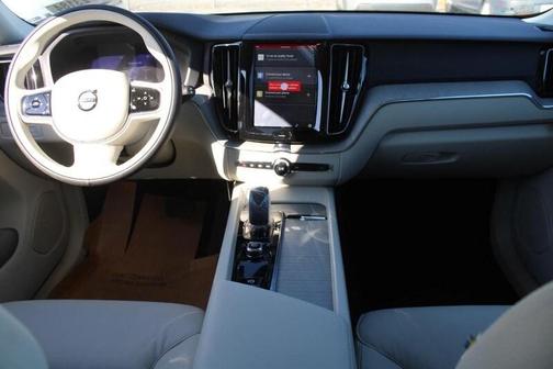 2025 Volvo XC60 Plug-In Hybrid T8 AWD Plus