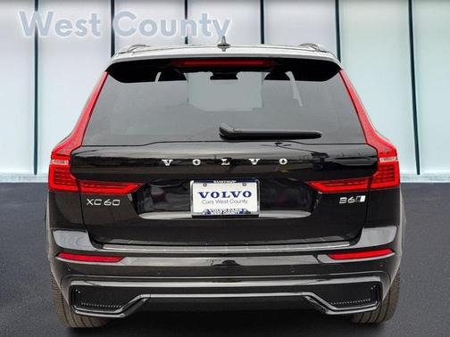 2023 Volvo XC60 B6 Ultimate Dark Theme