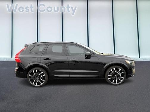 2023 Volvo XC60 B6 Ultimate Dark Theme