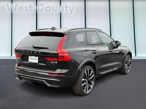 2023 Volvo XC60 B6 Ultimate Dark Theme
