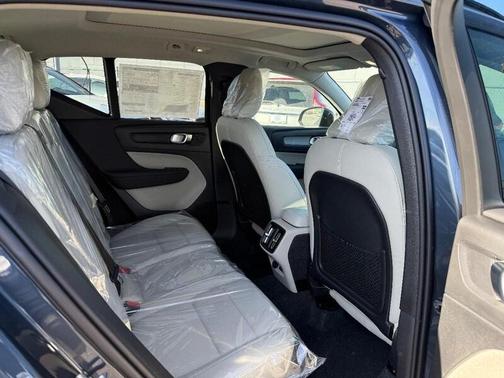 2026 Volvo XC40 B5 Plus