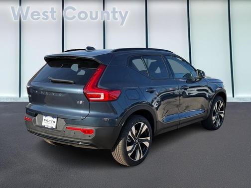 2026 Volvo XC40 B5 Plus