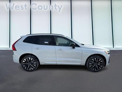 Crystal White 2026 Volvo XC60 B5 Ultra