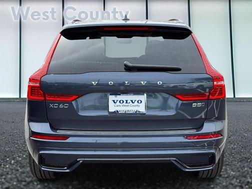 2023 Volvo XC60 B5 Plus Dark Theme