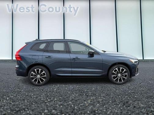 2023 Volvo XC60 B5 Plus Dark Theme