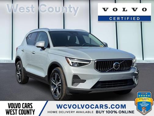 2025 Volvo XC40 B5 Core Bright Theme