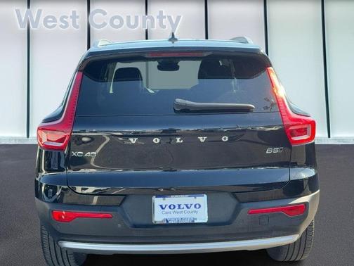 2025 Volvo XC40 B5 Core Bright Theme