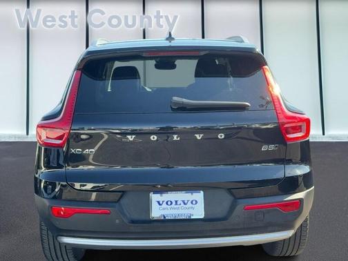 2025 Volvo XC40 B5 Core Bright Theme