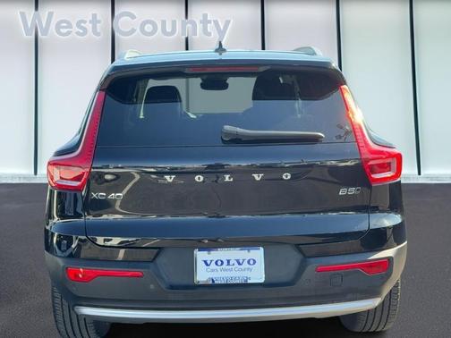 2025 Volvo XC40 B5 Core Bright Theme