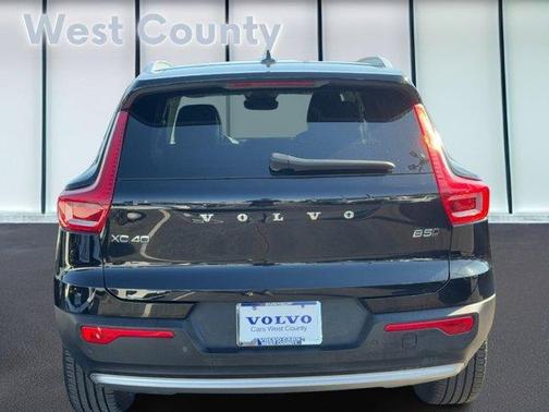 2025 Volvo XC40 B5 Core Bright Theme