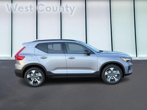 2026 Volvo XC40 B5 Plus