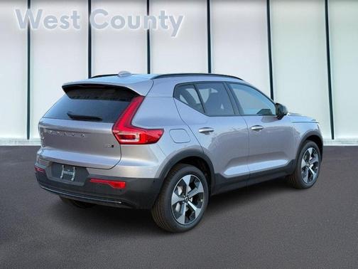 2026 Volvo XC40 B5 Plus