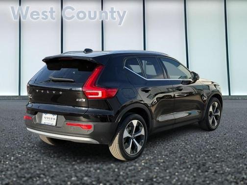 2023 Volvo XC40 B5 Plus Bright Theme