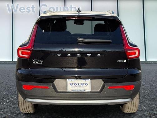 2023 Volvo XC40 B5 Plus Bright Theme
