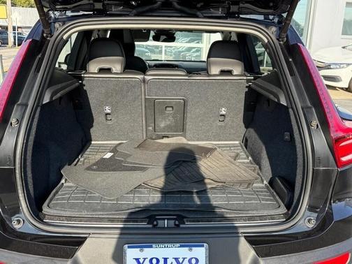 2023 Volvo XC40 B5 Plus Bright Theme