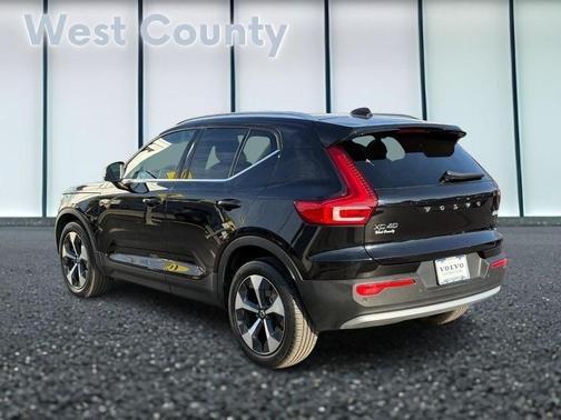 2023 Volvo XC40 B5 Plus Bright Theme