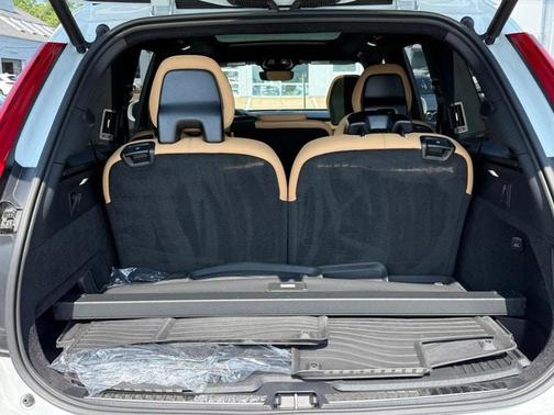 2024 Volvo XC90 Recharge Plug-In Hybrid T8 Ultimate Bright Theme 7-Seater