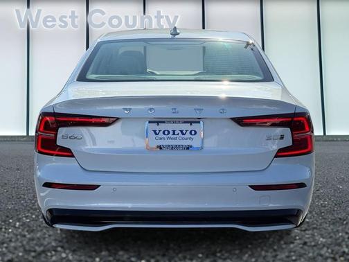 2023 Volvo S60 B5 Plus Dark Theme