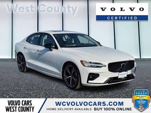 2023 Volvo S60 B5 Plus Dark Theme