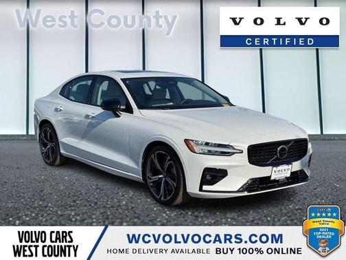 2023 Volvo S60 B5 Plus Dark Theme