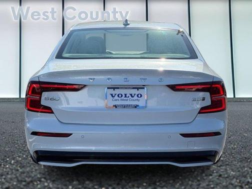 2023 Volvo S60 B5 Plus Dark Theme