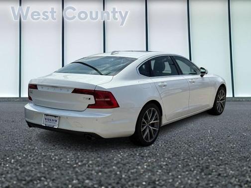 2018 Volvo S90 T5 Momentum
