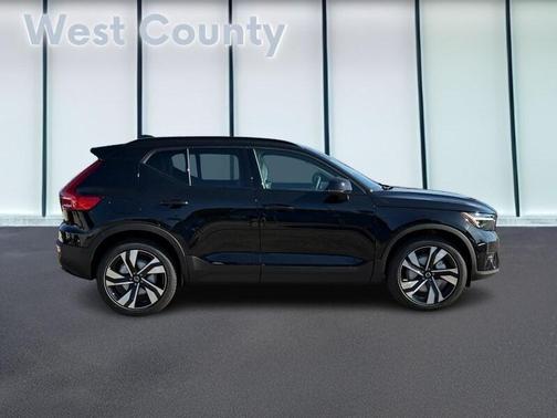 Onyx Black 2026 Volvo XC40 B5 Plus
