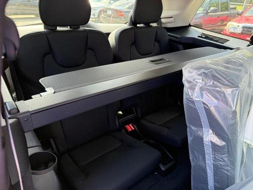 2025 Volvo XC90 Plug-In Hybrid T8 Plus 7-Seater