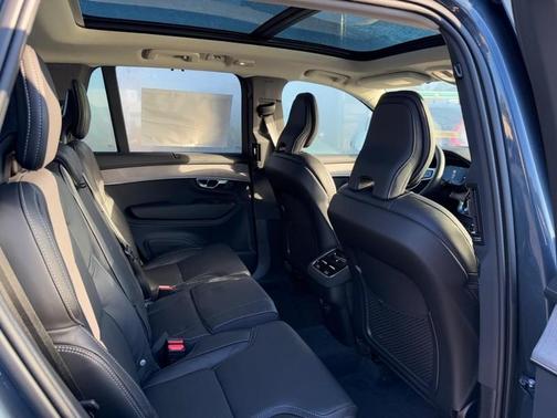 2026 Volvo XC90 B6 AWD Ultra Dark Theme 7-Seater