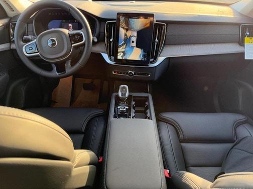 2026 Volvo XC90 B6 AWD Ultra Dark Theme 7-Seater