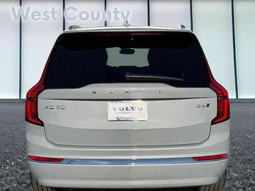 2025 Volvo XC90 B6 Plus 7-Seater