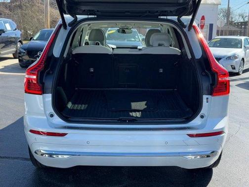 2023 Volvo XC60 B5 Plus Bright Theme