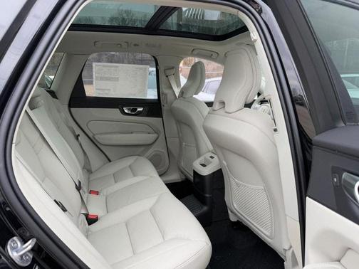 2025 Volvo XC60 Plug-In Hybrid T8 AWD Plus
